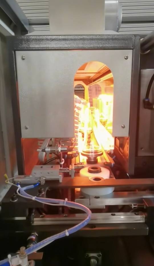 Quartz glass shield for SIPA blow molder